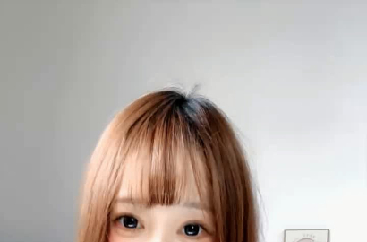 反差白富美 粉嫩無毛小嫩逼